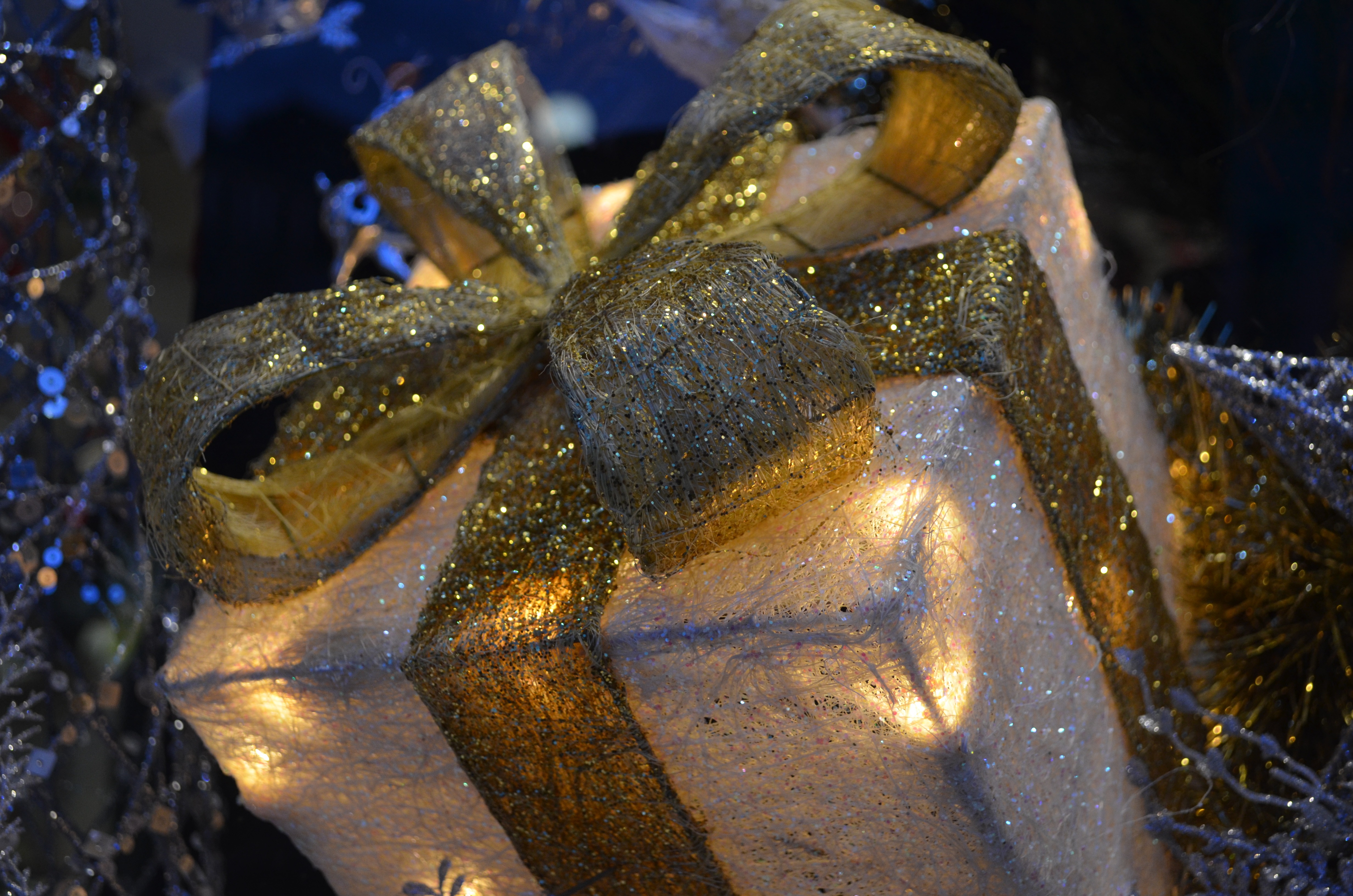 christmas_decorations_200592.jpg